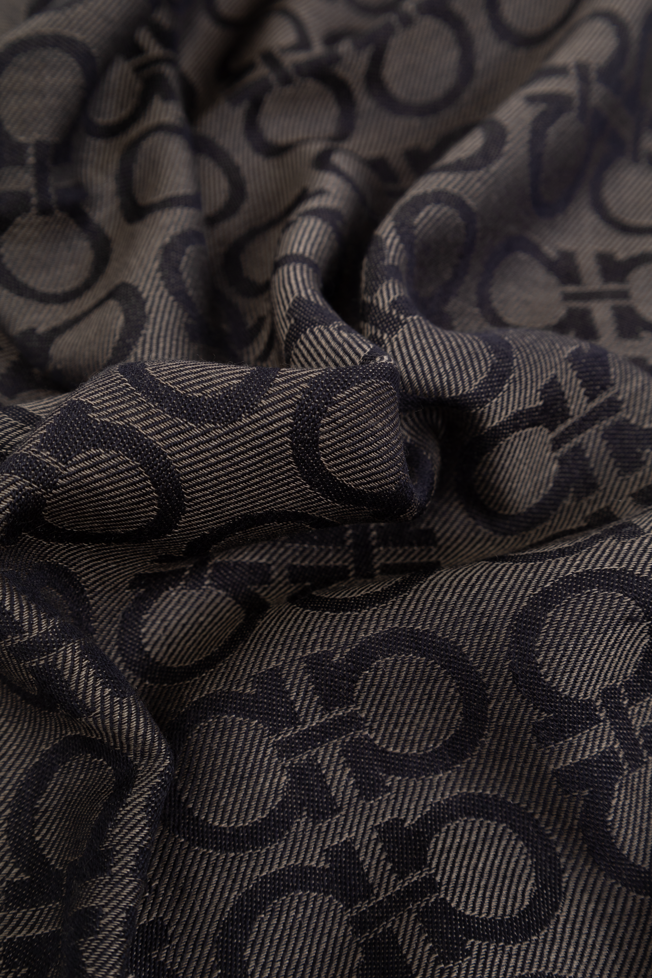 Grey Scarf with monogram FERRAGAMO - Vitkac AS